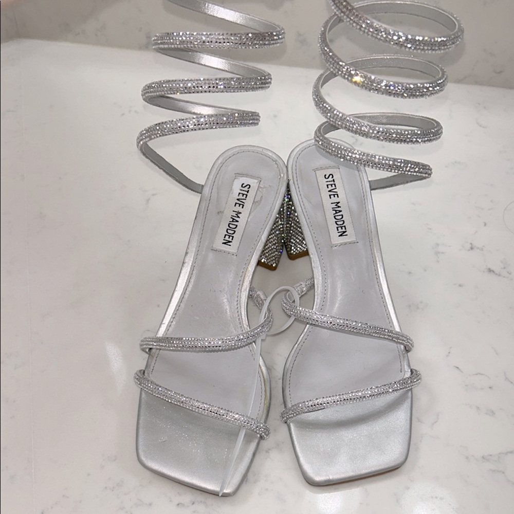 STEVE MADDEN Lopez Crystal Strappy Rhinestone Sandal size 6
